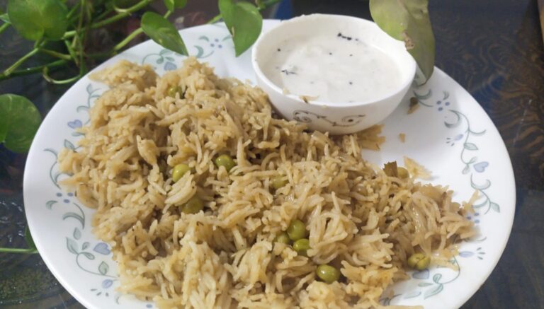 matar pulao with raita